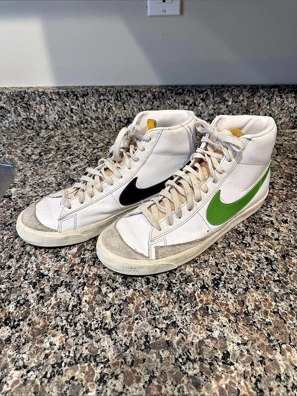 Nike Blazer Mid '77 Vintage Mismatched Swoosh (Chlorophyll Black) Sneakers White